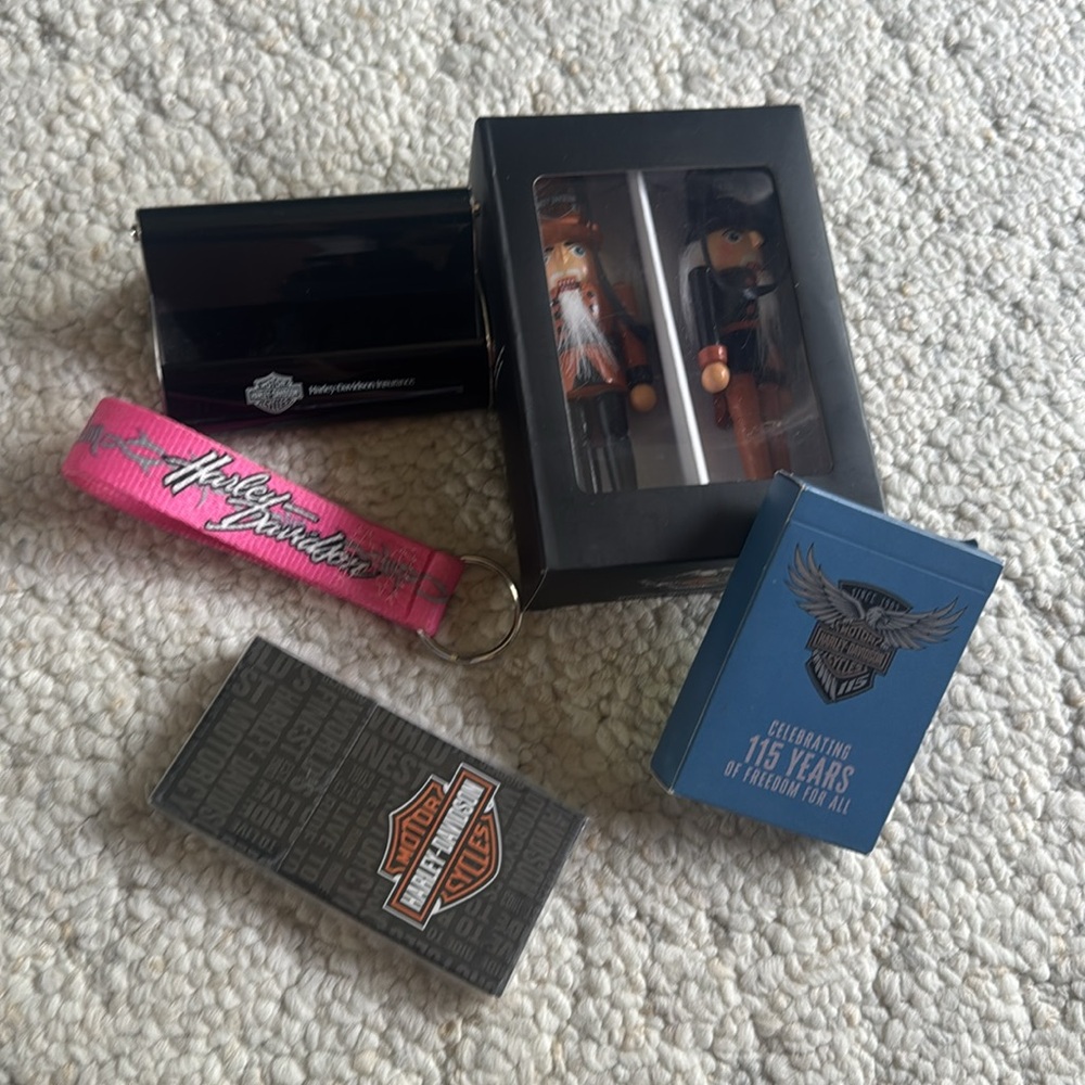 Original Harley-Davidson 40 piece Collectible Set - Picture 3 of 5